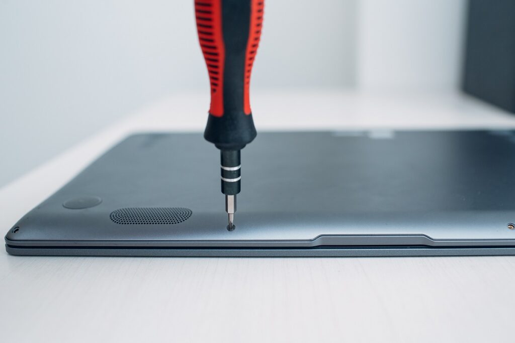 Usługi serwisowe – gdzie najlepiej się udać z naprawą urządzeń elektronicznych?